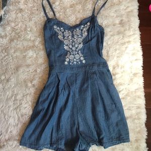 ✨ Hollister denim romper✨